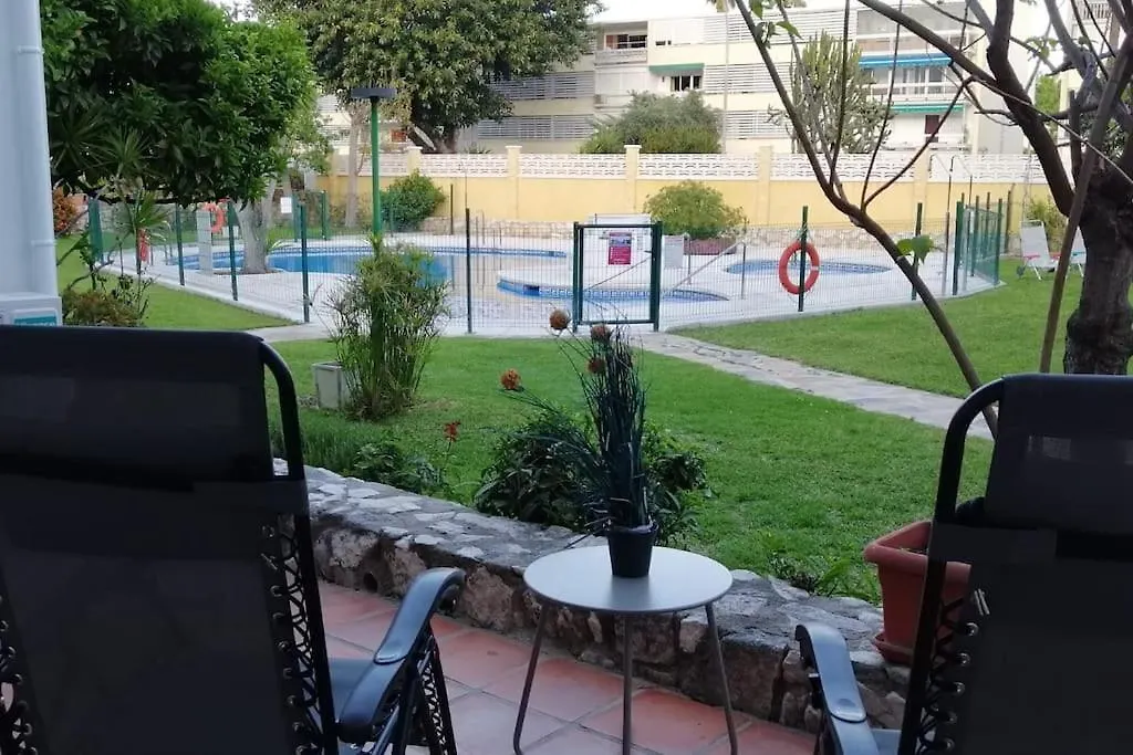 Beautiful Apartment In La Carihuela, 托雷莫利诺斯