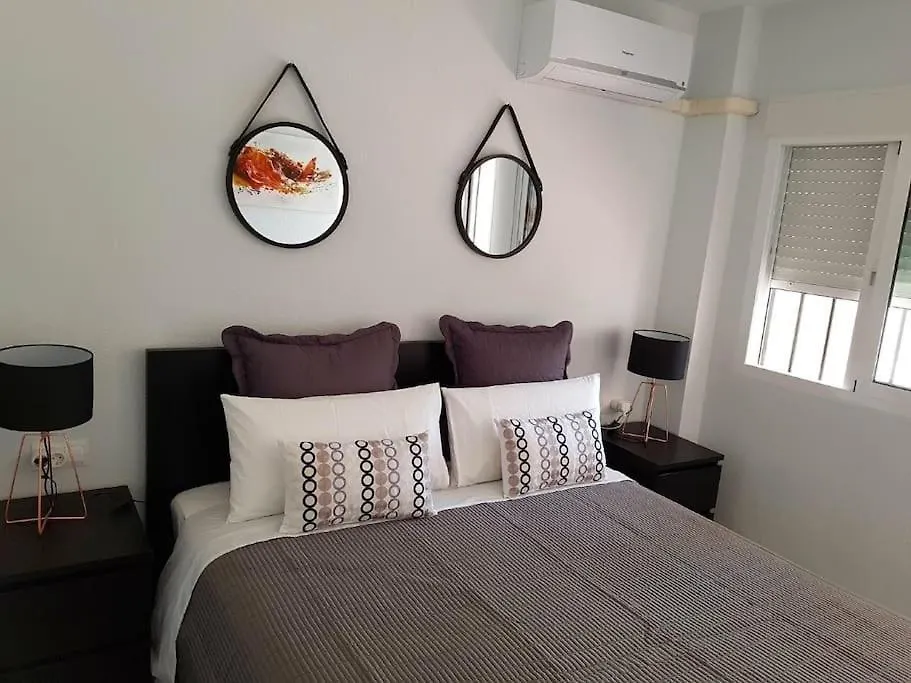 Beautiful Apartment In La Carihuela, 托雷莫利诺斯