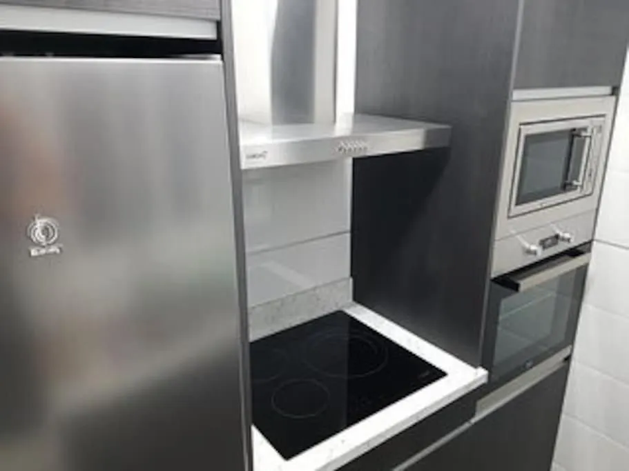 Beautiful Apartment In La Carihuela, 托雷莫利诺斯