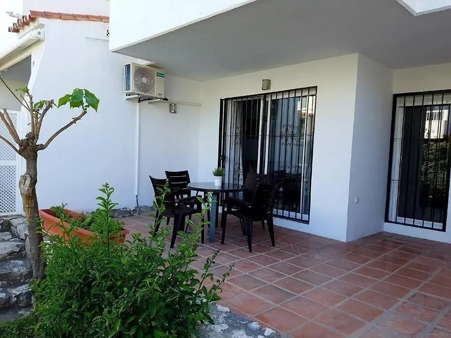 Beautiful Apartment In La Carihuela, 托雷莫利诺斯