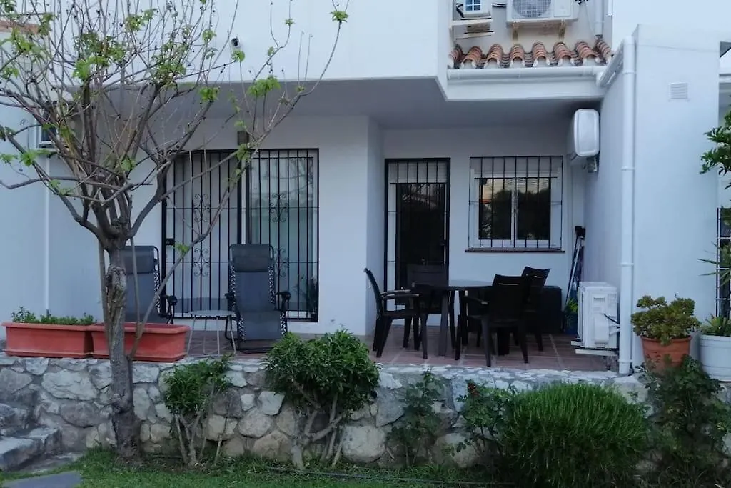 Beautiful Apartment In La Carihuela, 托雷莫利诺斯